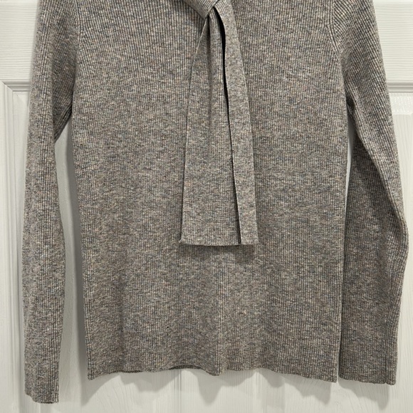 Gabby Isabella Lightweight Sweater - Picture 4 of 6